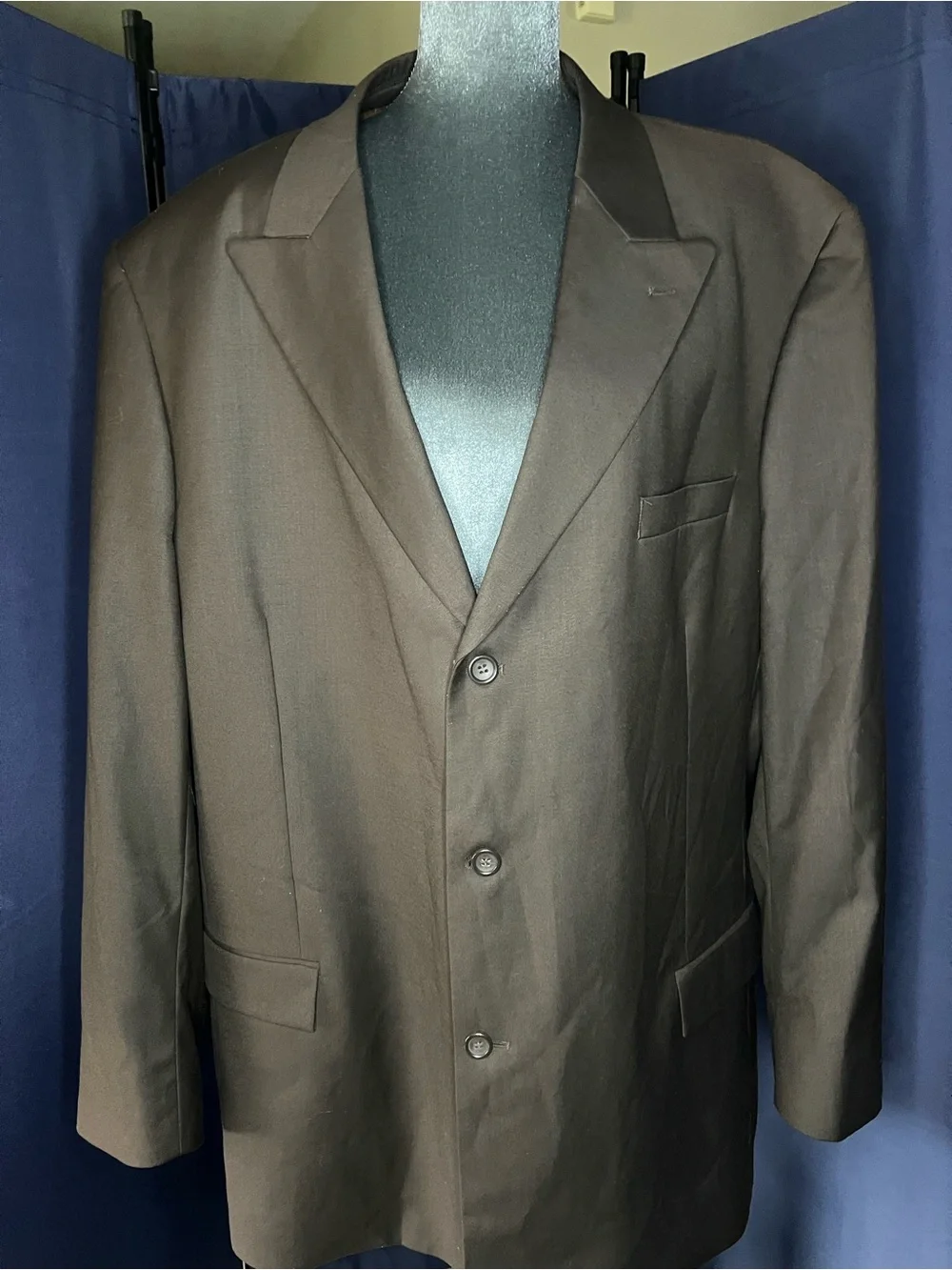 Men's Dark Brown Three-Button Blazer - Classic Tailored Fit